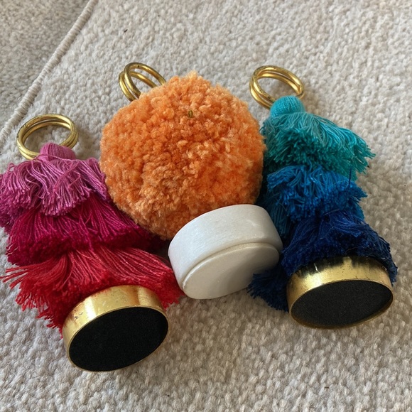 Three tassel sign photo  or card holders. Vibrant tropical cotton with gold loop - Picture 2 of 8